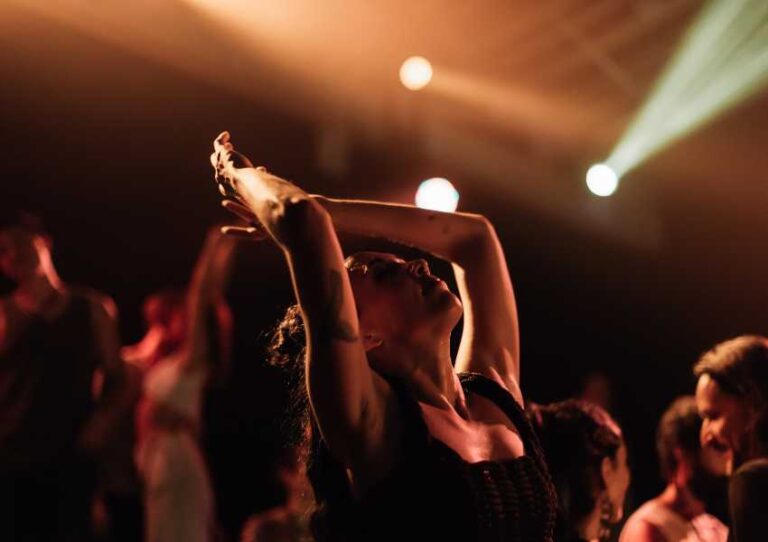 Bohemia Inmerxiva: Una Noche de Cacao, Rituales Sensoriales y Renée Mooi como headliner en la Roma